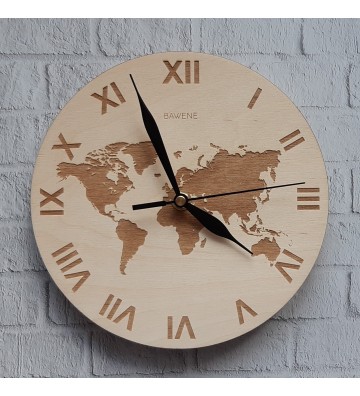 zegar ścienny wykonany z drewna mapa świata grawer