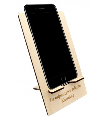 drewniany stojak na telefon z własnym tekstem